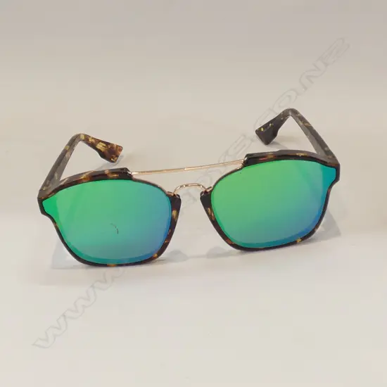 DIOR DESIGNER AVIATOR SUNGLASSES, CASED