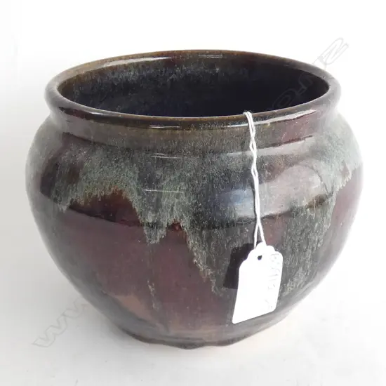 MICHAEL CARDEW POTTERY VASE H. 150MM INCISED STAMP TO BASE 