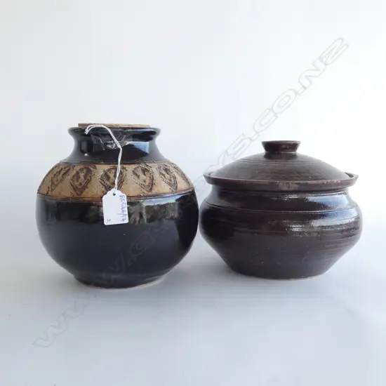 2 STUDIO POTTERY PCES; CASSEROLE 200mm dia & JAR w. CORK LID