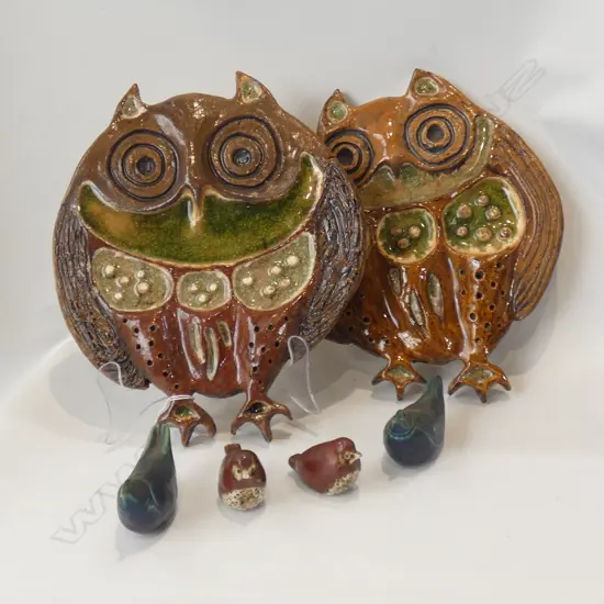 PR STUDIO POTTERY OWL PLAQUES H.310mm + 4 POTTERY BIRDS