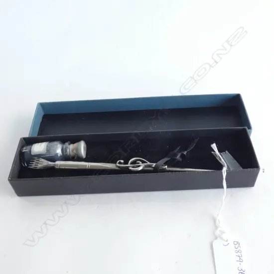 DECORATIVE MUSICAL NOTE SILVER PLATE CALLIGRAPHY FORK & BOTTLE SILVER INK - AS NEW IN BOX 