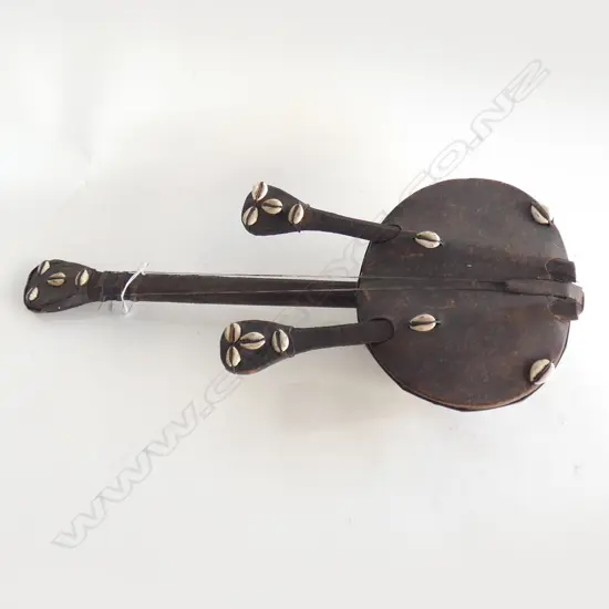 PNG (?) WOODEN GOURD SHAPED 2 STRING MANDOLIN STYLE INSTRUMENT L 530MM