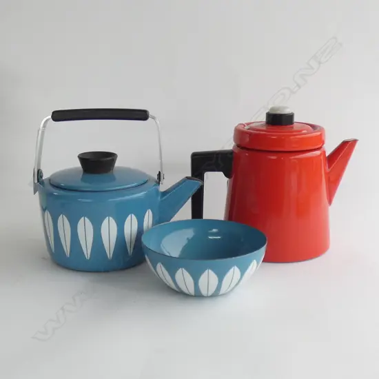 RETRO ENAMEL BLUE & WHITE KETTLE (H210MM) ENAMEL BOWL (DIA 140MM) & ORANGE STOVE TOP COFFEE PERCOLATOR (H210MM)  