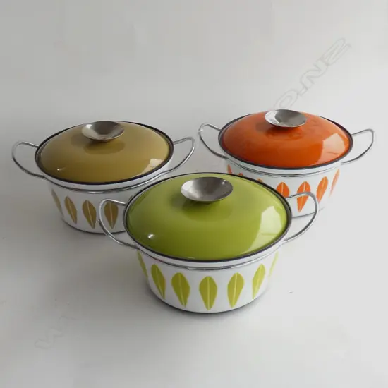 3 RETRO ENAMEL CASSEROLE DISHES WITH STANDS - ORANGE / LIME & OLIVE DIA 200MM