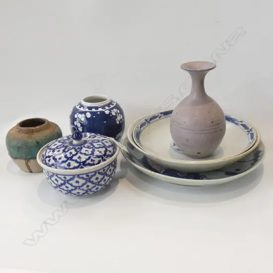 3 B/W PLATES + 2 GINGER JARS + VASE