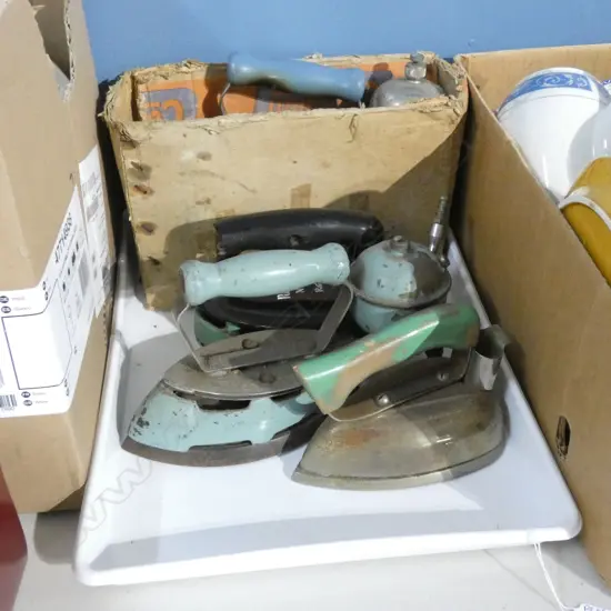 TRAY w. 4 VINTAGE IRONS