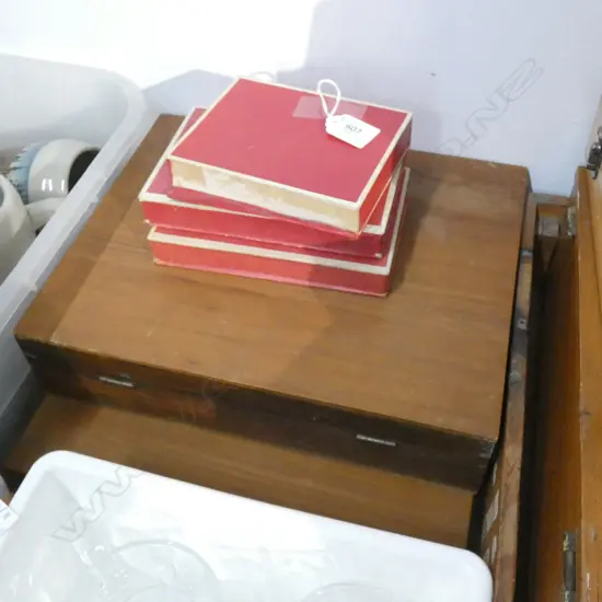 2 CASES THAI CUTLERY + 3 SMALL BOXES