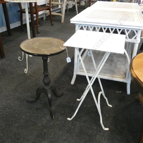 2 SIDE TABLES; WHITE FOLDING METAL H.585mm +1 QUEEN ANNE STYLE AF