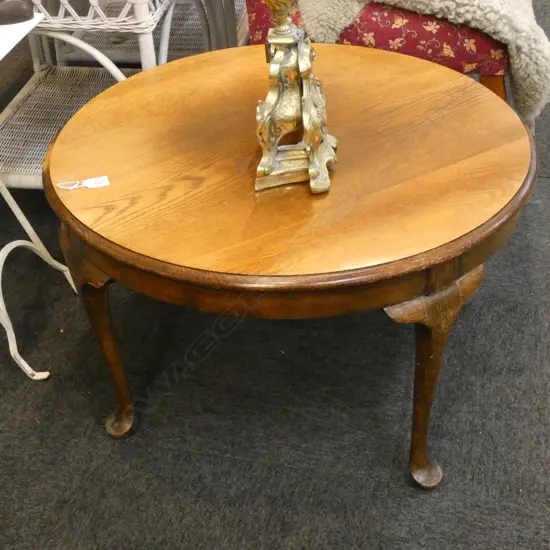 QUEEN ANNE STYLE OAK COFFEE TABLE 760mm dia