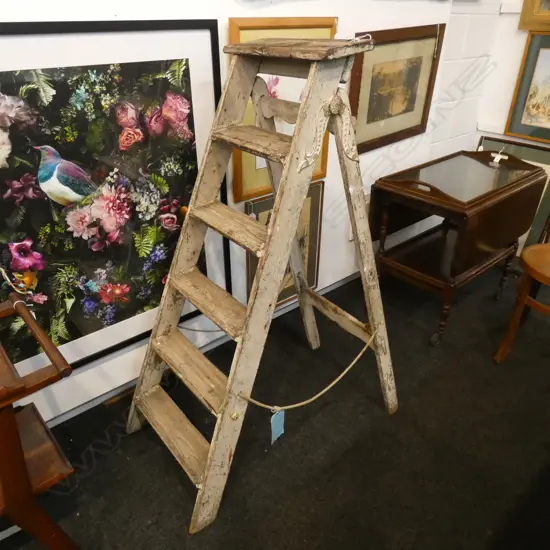 ANTIQUE PAINTED PINE LADDER 'PIONEER' H.1250mm