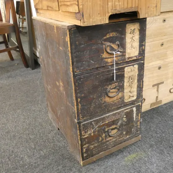 SM VINTAGE 3 DRAWER JAPANESE DARK WOODEN TANSU CHEST - HAS WEAR 325 X 460 X 560MM