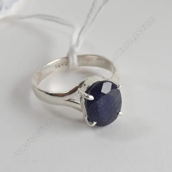 BLUE SAPPHIRE RING SET IN 925 SILVER
