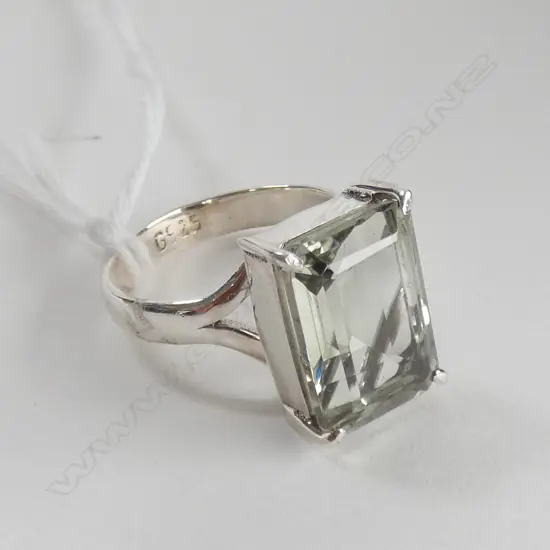 GREEN AMETHYST RING SET IN 925 SILVER 
