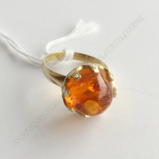 (20175) 8CT GOLD & AMBER RING 1/2 ROUND CABOCHON
