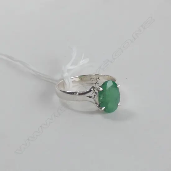 EMERALD RING SET IN 925 SILVER 