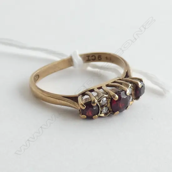 9CT YG & GARNET RING 2.2 GRAMS GARNETS ABRAIDED