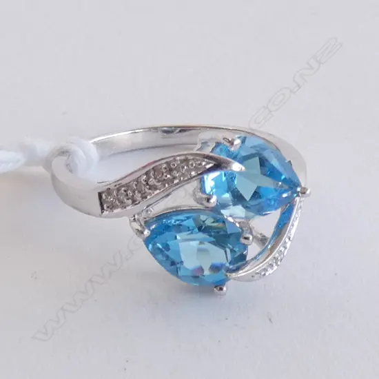 9CT WHITE GOLD BLUE TOPAZ RING