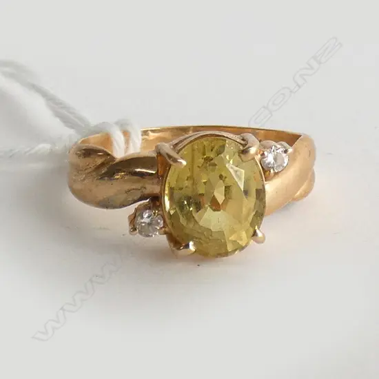 14k GOLD RING w YELLOW TOPAZ ?  & 2 CZ  TO THE SHOULDER
