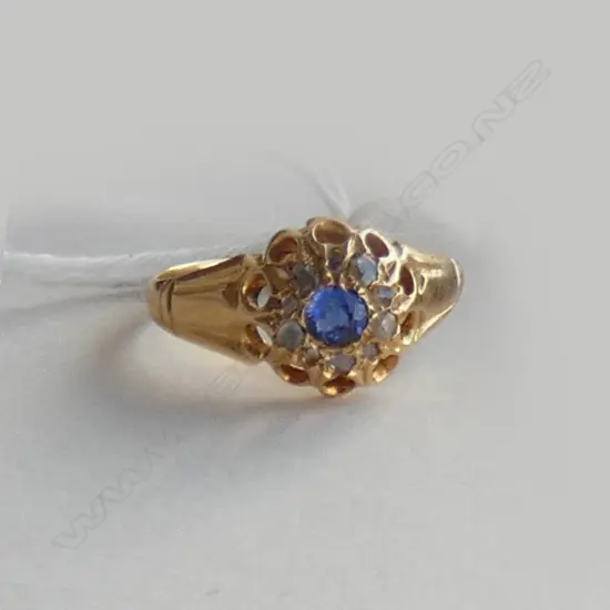 VINTAGE18ct GOLD RING w SAPPHIRE SURROUNDED BY 10 MINE CUT DIAMONDS. TOTAL 2.8gm