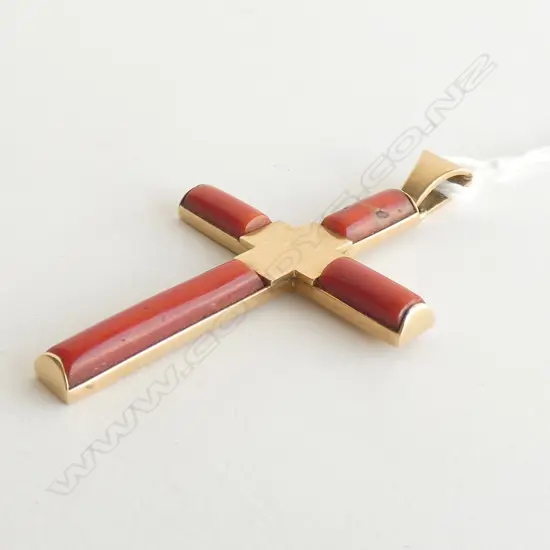 14ct GOLD AND CORAL CROSS  8.99gm