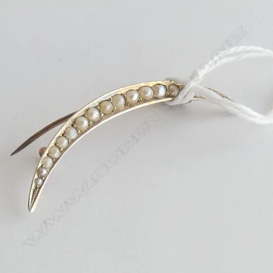 (19794) C1900 9CT PEARL CRESCENT BROOCH