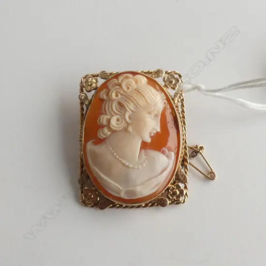 (17985) 9CT CAMEO BROOCH ELEGANT WOMAN