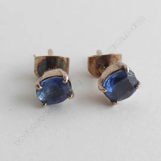  PAIR 9CT GOLD AND CEYLONESE SAPPHIRE STUD EARRINGS 