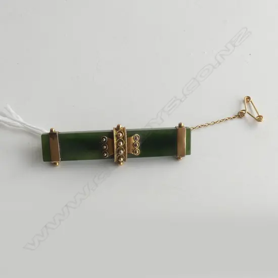 (17746) 9CT POUNAMU BAR BROOCH STRAP & BEAD 