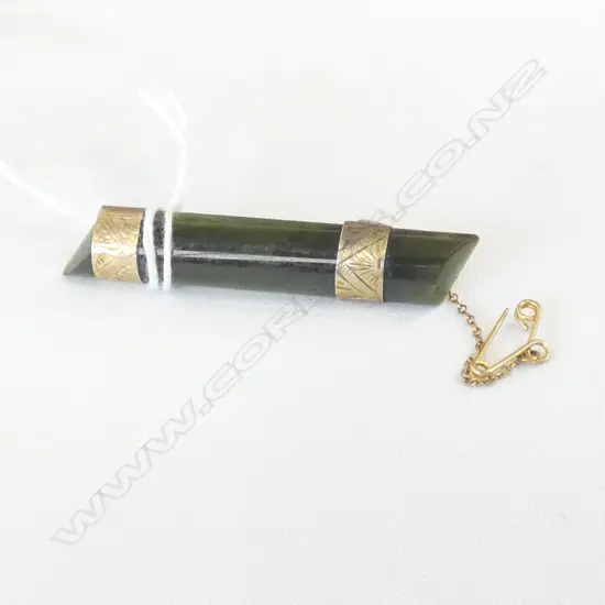 (17746) 9CT & POUNAMU BAR BROOCH