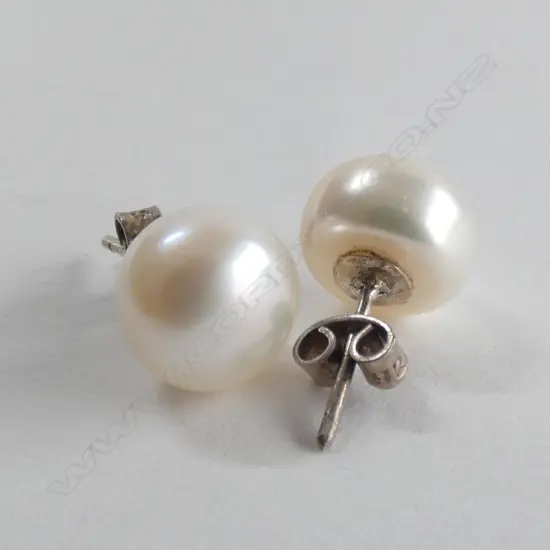 PR PEARL STUD EARRINGS 