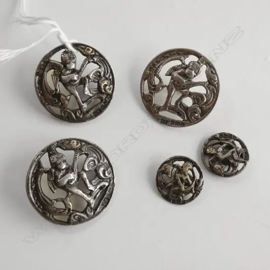EDW SET 5 (3+2) SILVER PUTTI BUTTONS BIRM. 1901