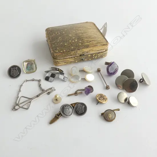SM CONTAINER OF VINTAGE CUFFLINKS / TIE PINS / BUTTONS ETC..