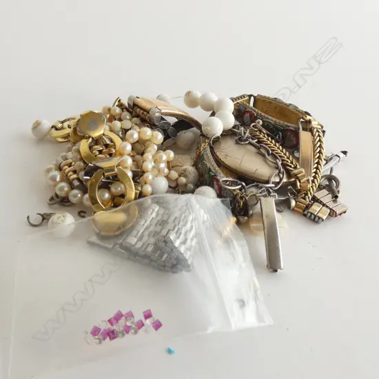 SMALL BAG ASST. JEWELLERY PIECES