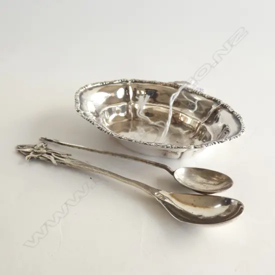 SM 830 SILVER DISH (93 X 70MM) & 835 SILVER COFFEE SPOON & 1 OTHER  30GMS
