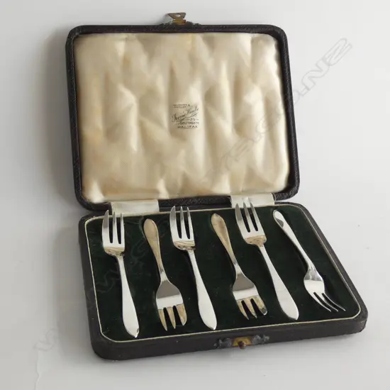 6 STG SILVER CAKE FORKS, SHEFFIELD 1943 83 GRAMS