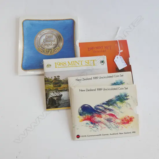 5 UNC NZ & AUSTRALIAN COIN SETS 1989 ETC