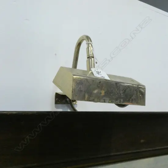 ENGLISH VINTAGE BRASS ART LIGHT