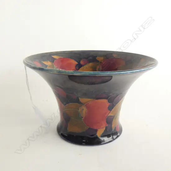 MOORCROFT SQUAT TRUMPET POMEGRANATE VASE H.95mm 155mm dia  