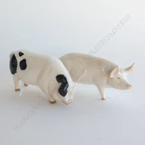 ROYAL DOULTON PIG (L 145MM) & BESWICK PIG (L 145MM)