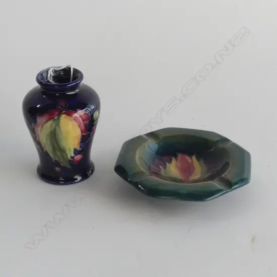 (16191) MOORCROFT  VASE (H 90MM) & ASHTRAY (DIA 110MM)