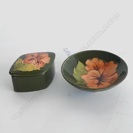 SM MOORCROFT DISH (DIA  95MM) & LIDDED TRINKET BOX 