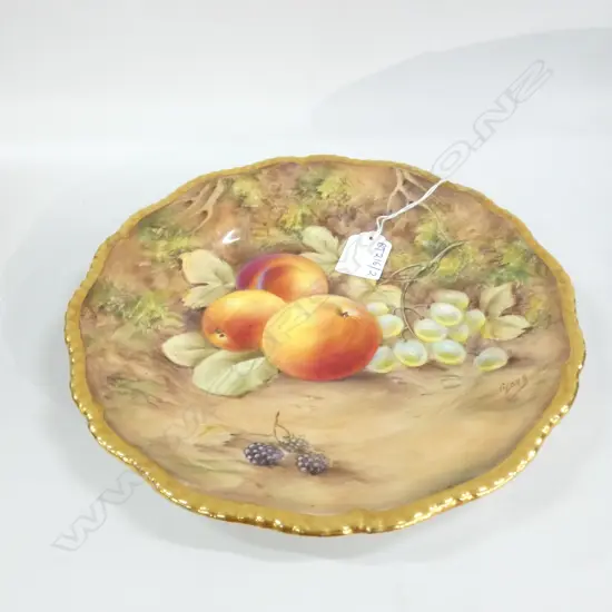 ROYAL WORCESTER HAND PAINTED CABINET PLATE, SIGNED 'P. LOVE' 240mm dia