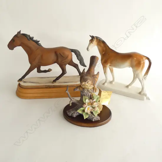 2 CERAMIC HORSES; BESWICK 'CARDIGAN BAY' & ROYAL DUX H.210mm + BONDWARE THRUSH BIRD