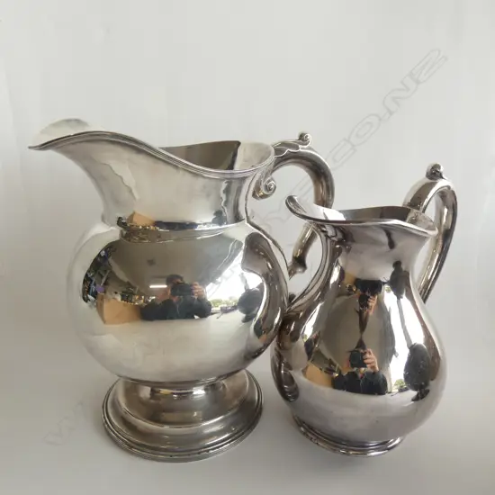 2 SILVER PLATE JUGS H.205mm