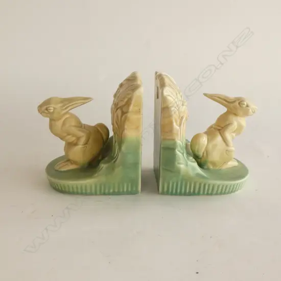 PR BESWICK WARE RABBIT BOOKENDS H. 140MM