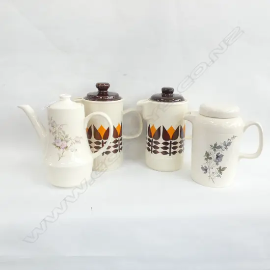 4 CROWN LYNN JUGS H.225mm