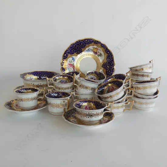 35 PCE CHAMBERLAINS WORCESTER TEA SET...