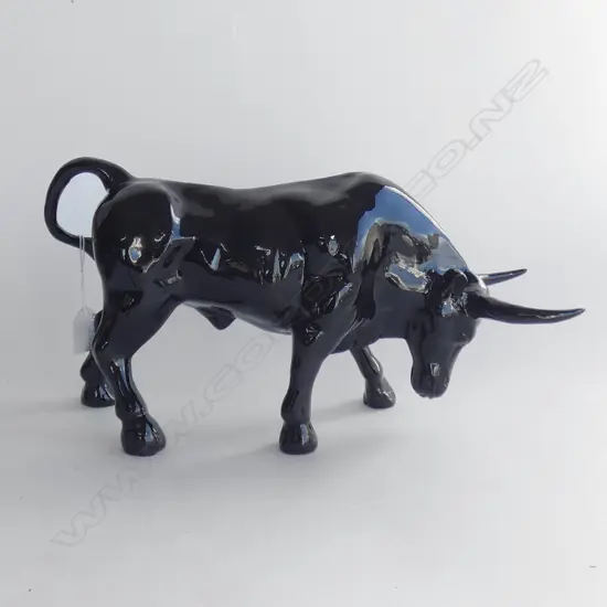 RESIN BULL  L370