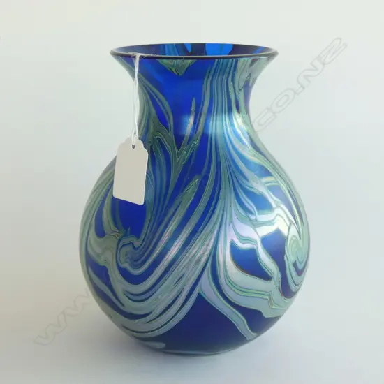 OKRA ENGLISH IRREDESCENT ART GLASS VASE H.175mm.