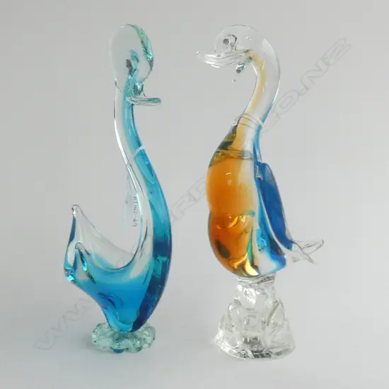 TWO ASST TALL ART GLASS BIRDS H. 300MM